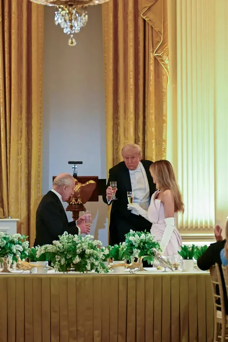 Bức ảnh quyền lực: Vợ chồng Tổng thống Mỹ đón tiếp Vua và Hoàng hậu Anh trong Quốc yến lộng lẫy ở Nhà Trắng