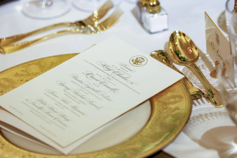 Bức ảnh quyền lực: Vợ chồng Tổng thống Mỹ đón tiếp Vua và Hoàng hậu Anh trong Quốc yến lộng lẫy ở Nhà Trắng