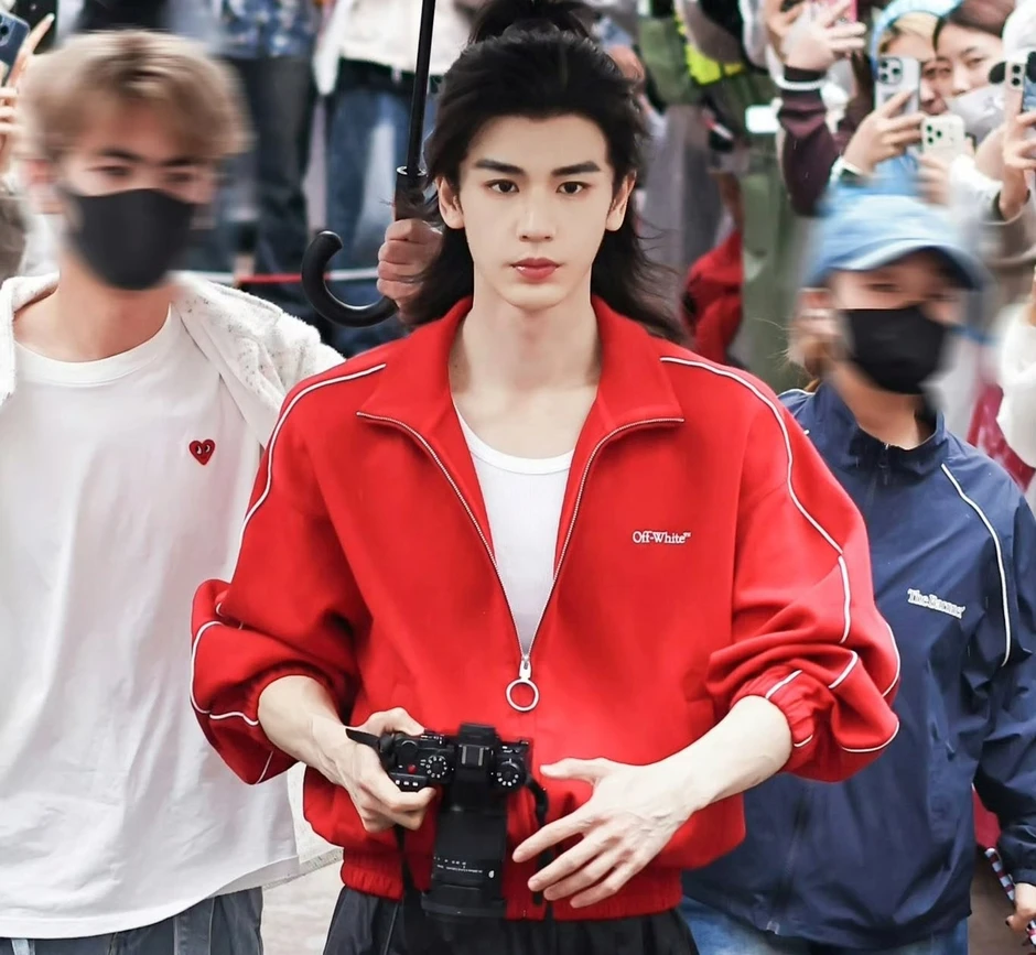 Bức ảnh vạch trần thói phông bạt của Trương Lăng Hách