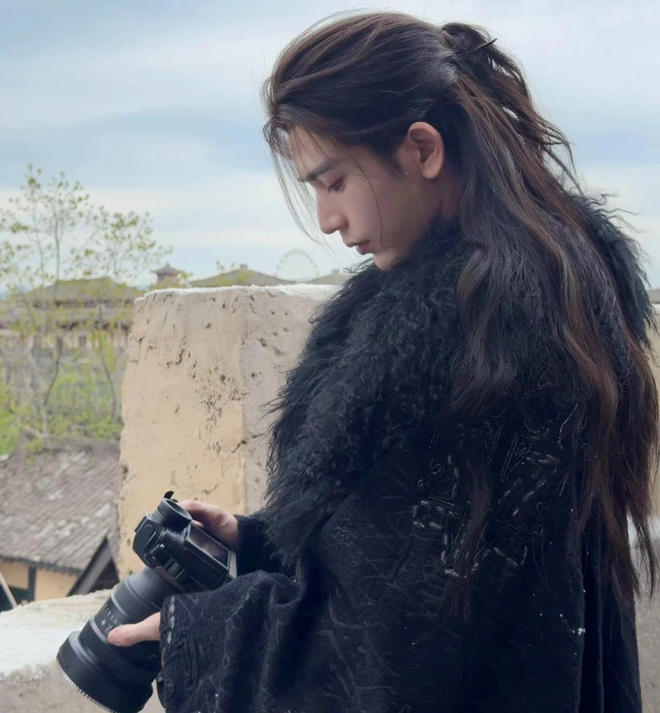 Bức ảnh vạch trần thói phông bạt của Trương Lăng Hách