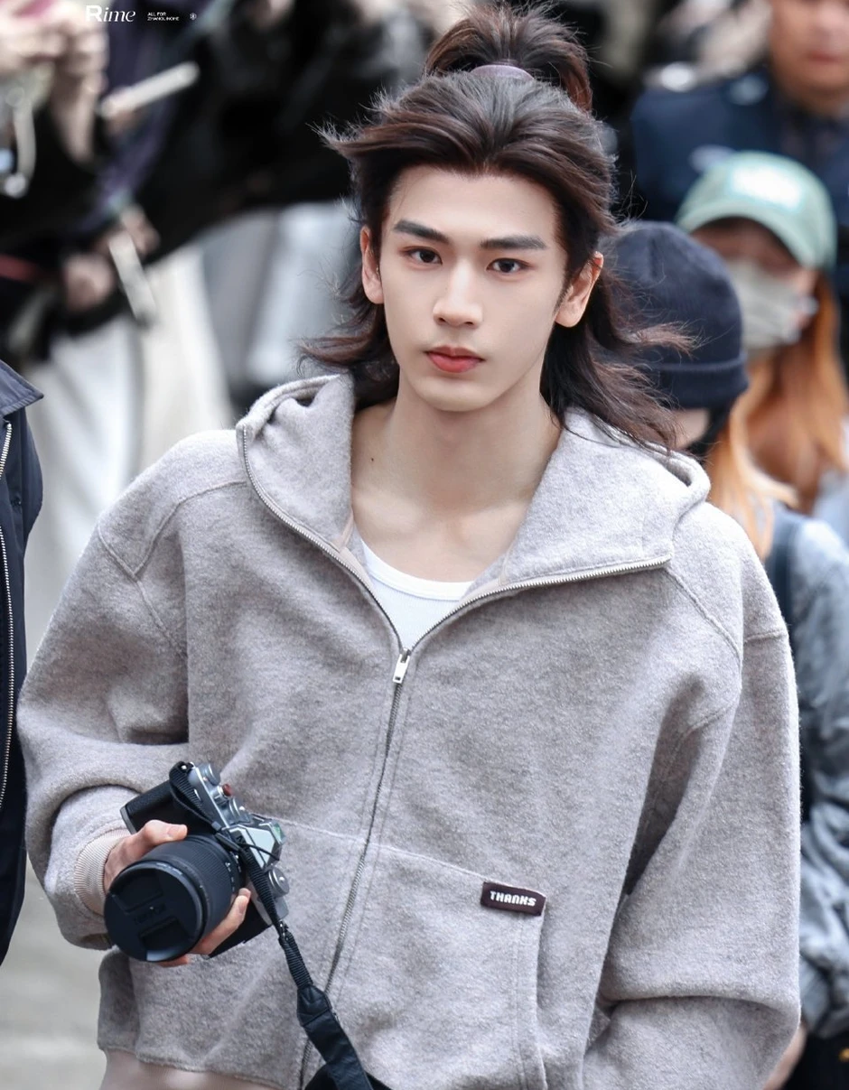 Bức ảnh vạch trần thói phông bạt của Trương Lăng Hách