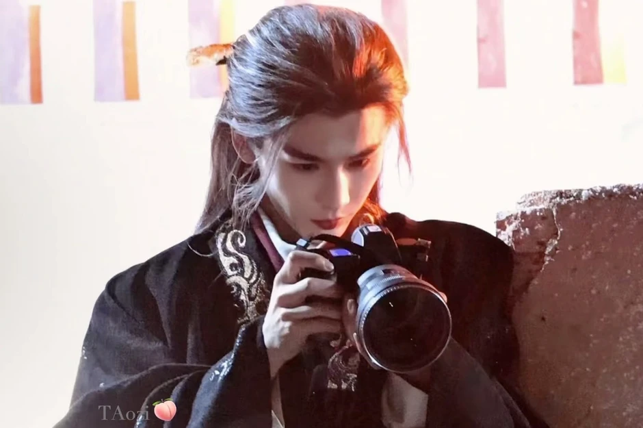 Bức ảnh vạch trần thói phông bạt của Trương Lăng Hách