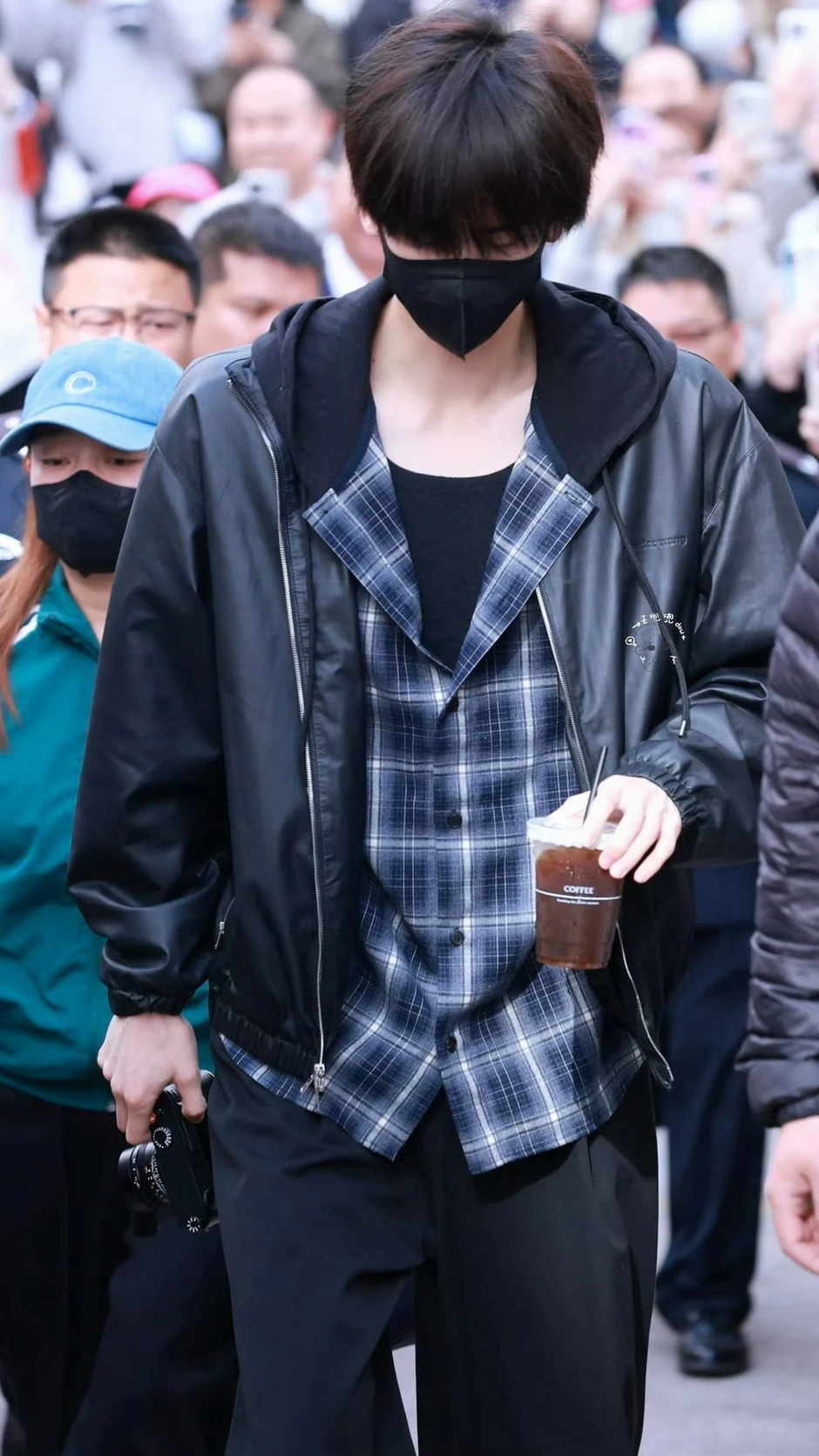 Bức ảnh vạch trần thói phông bạt của Trương Lăng Hách