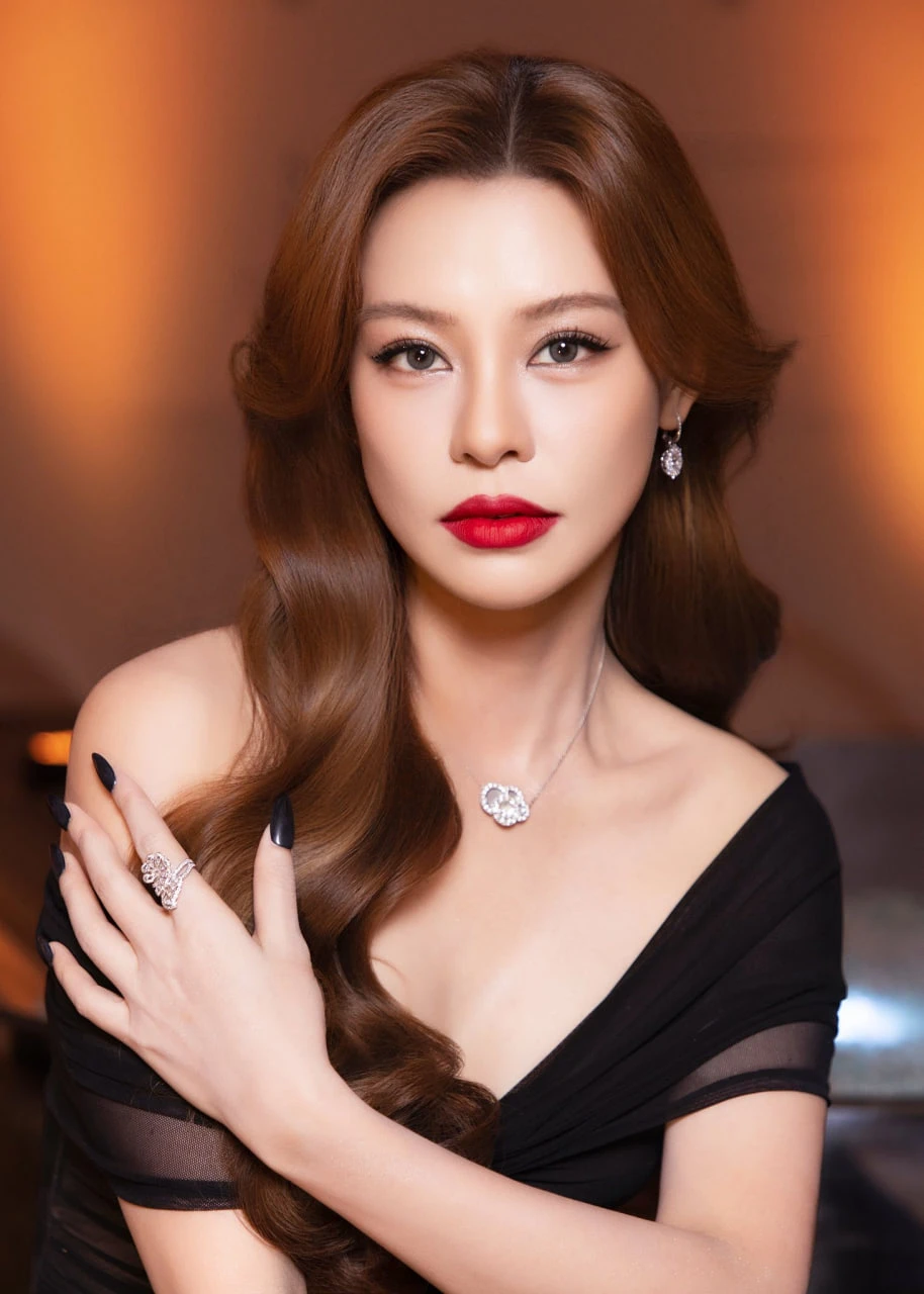 Bùi Lan Hương có khoảnh khắc “hoá thần” hot thoát vòng, đẹp chấp hoa hậu