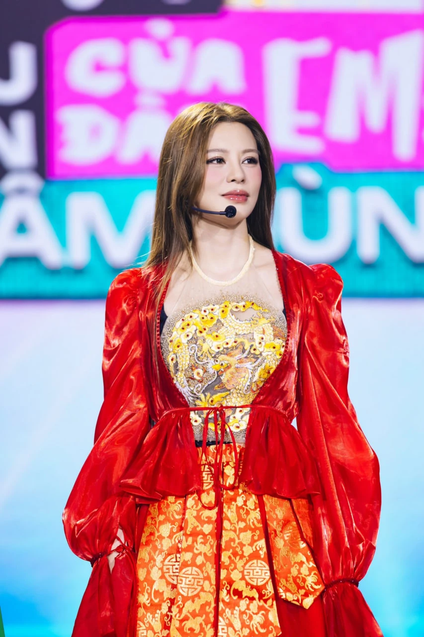 Bùi Lan Hương cứ lên sân khấu là “bỏ bùa”: Visual bảo chứng đẹp hơn Hoa hậu, càng có tuổi càng mặn mà