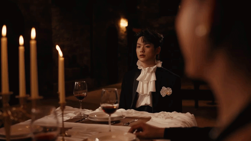 buitruonglinh gặp nguy hiểm, loạng choạng khuỵu gối vấp ngã