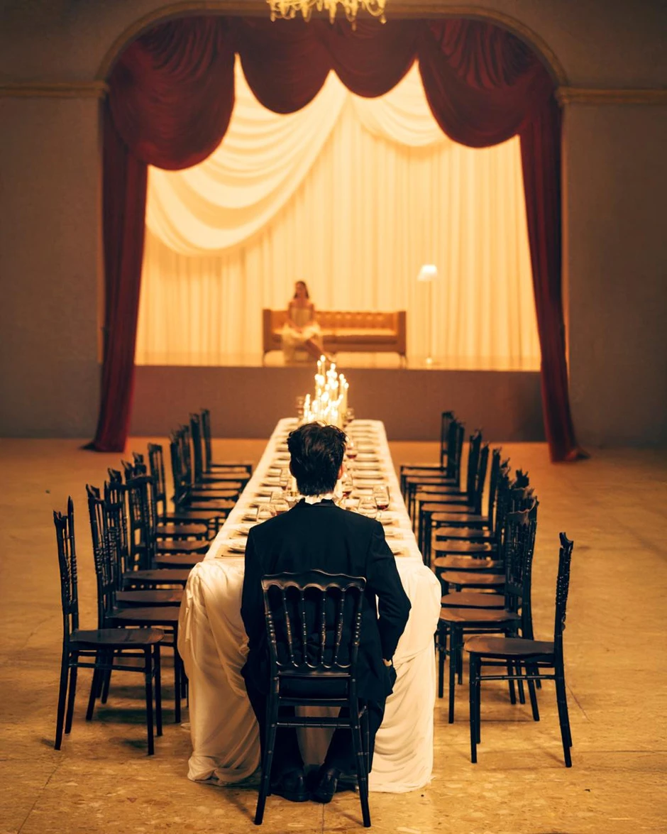 buitruonglinh gặp nguy hiểm, loạng choạng khuỵu gối vấp ngã