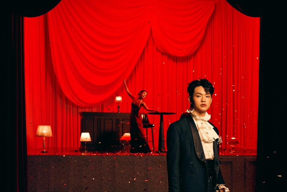 buitruonglinh gặp nguy hiểm, loạng choạng khuỵu gối vấp ngã