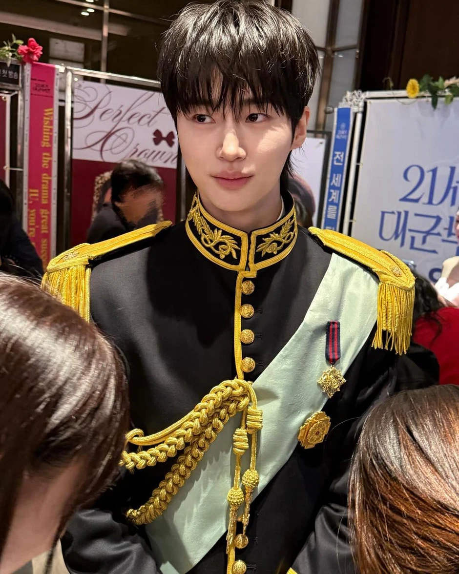 Byeon Woo Seok đơ như robot đang cố thể hiện cảm xúc