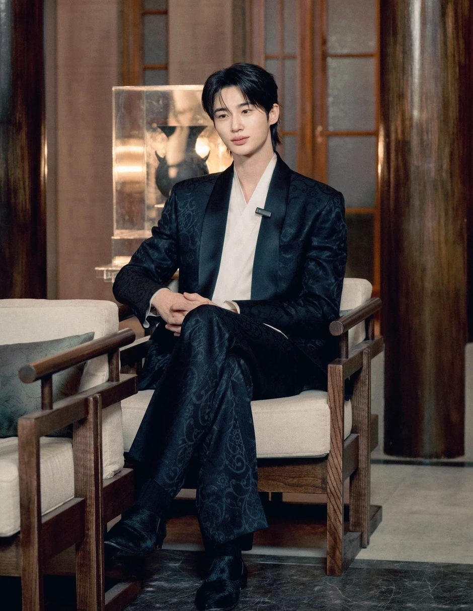 Byeon Woo Seok đơ như robot đang cố thể hiện cảm xúc