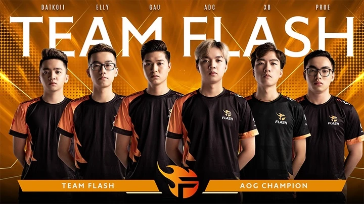 Cả bầu trời thanh xuân ùa về: Đội hình Team Flash huyền thoại bất ngờ hội tụ rôm rả