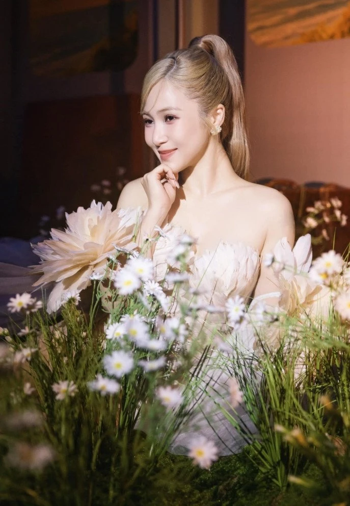 Ca sĩ Hương Tràm tuổi 31 độc thân sau đổ vỡ, ám ảnh vì lời miệt thị