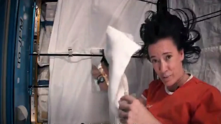 Các phi hành gia đi vệ sinh như thế nào trên tàu vũ trụ? Không giống như bạn nghĩ