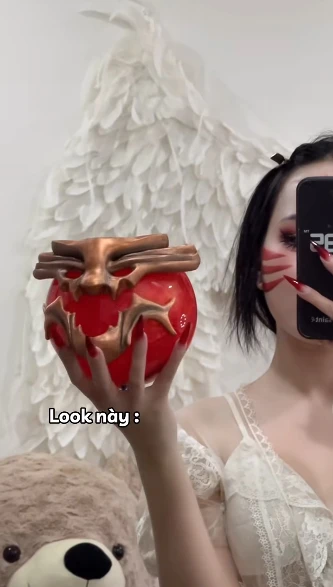 Cận cảnh màn biến hình hoàn hảo thành Ahri Huyền Thoại Trỗi Dậy của nữ coser xinh đẹp