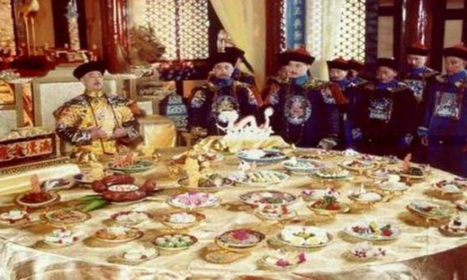 Càn Long từng mời 3.000 người già đến ăn tiệc, nhưng tại sao nhiều người lại qua đời ngay sau đó? Họ đã ăn gì?