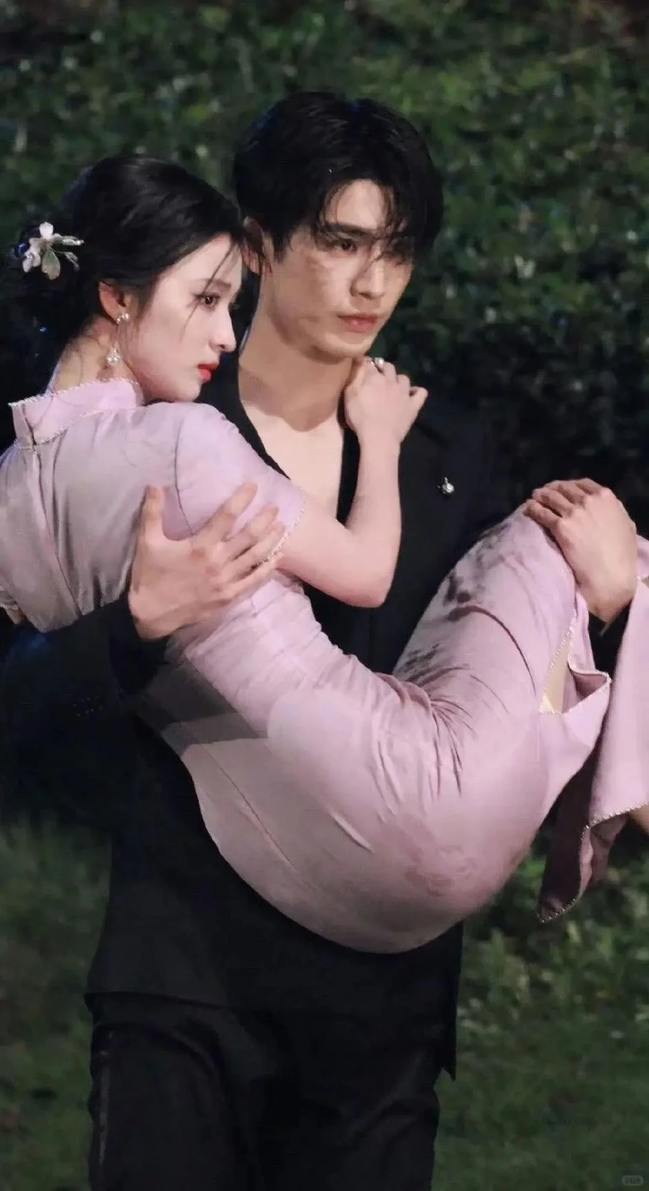 Cảnh hôn mất thẩm mỹ của Trương Lăng Hách và Vương Sở Nhiên