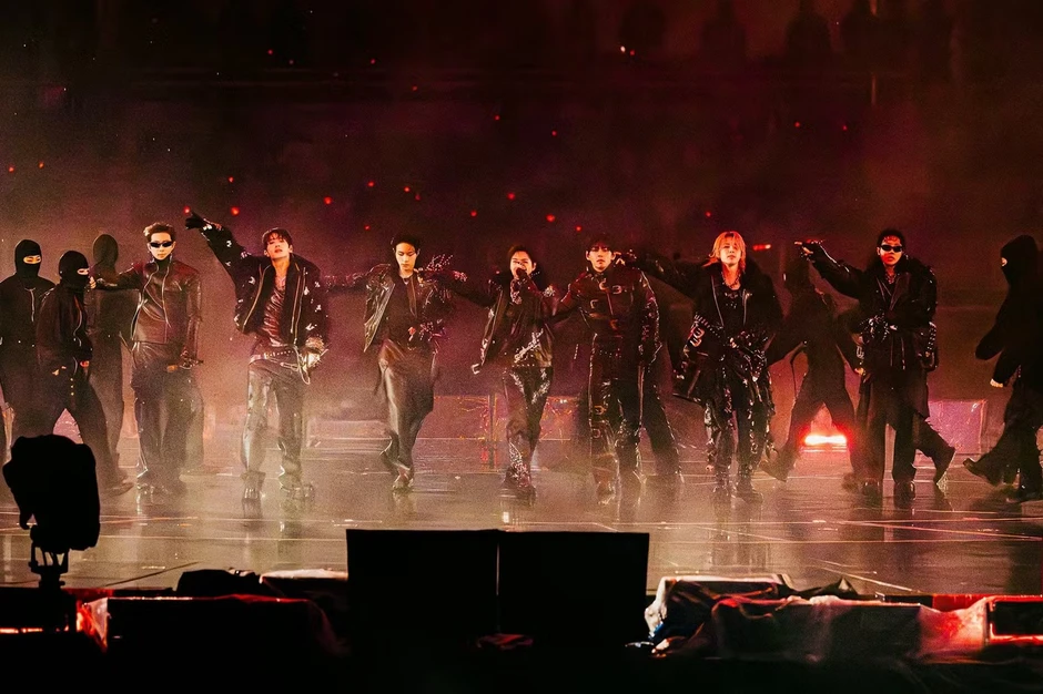 Cảnh tượng hàng nghìn khán giả nhún nhảy chưa từng có ngoài rạp Việt