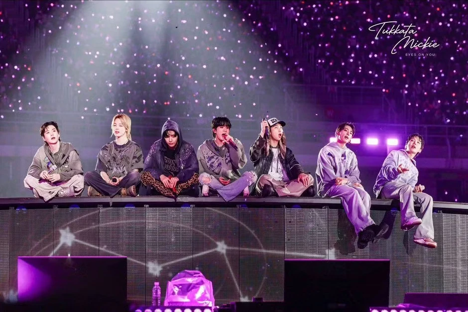 Cảnh tượng hàng nghìn khán giả nhún nhảy chưa từng có ngoài rạp Việt