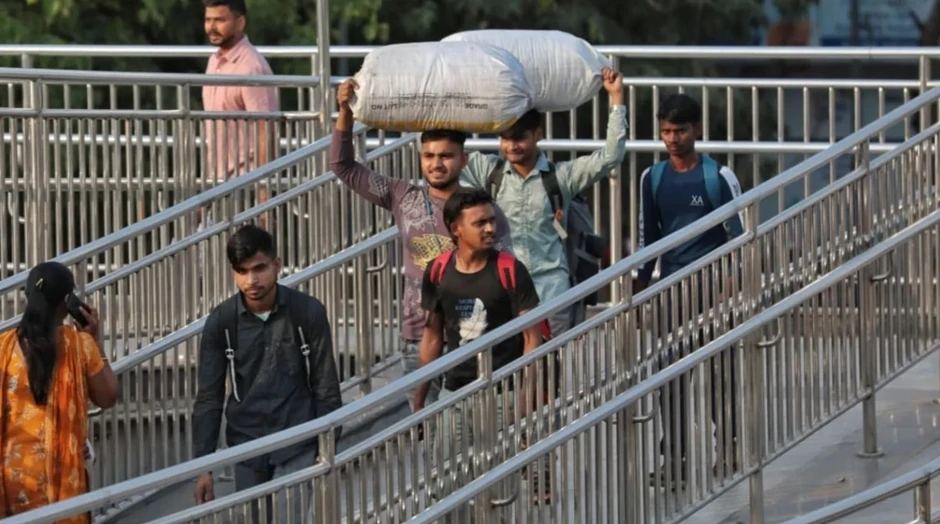 Cảnh tượng như thời Covid-19 bao trùm lên Ấn Độ, hàng trăm nghìn người đổ về các nhà ga, rời thành phố Cảnh tượng như thời Covid-19 bao trùm lên Ấn Độ, hàng trăm nghìn người đổ về các nhà ga, rời thành phố