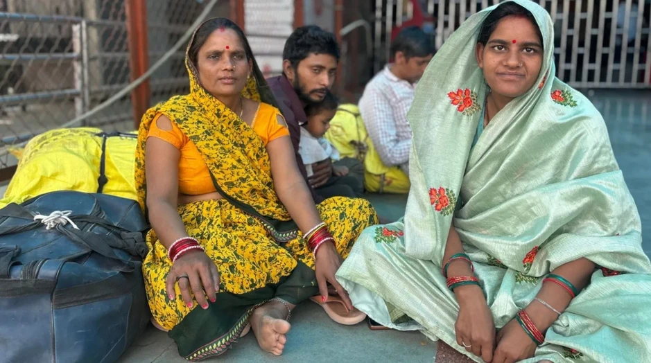 Cảnh tượng như thời Covid-19 bao trùm lên Ấn Độ, hàng trăm nghìn người đổ về các nhà ga, rời thành phố Cảnh tượng như thời Covid-19 bao trùm lên Ấn Độ, hàng trăm nghìn người đổ về các nhà ga, rời thành phố