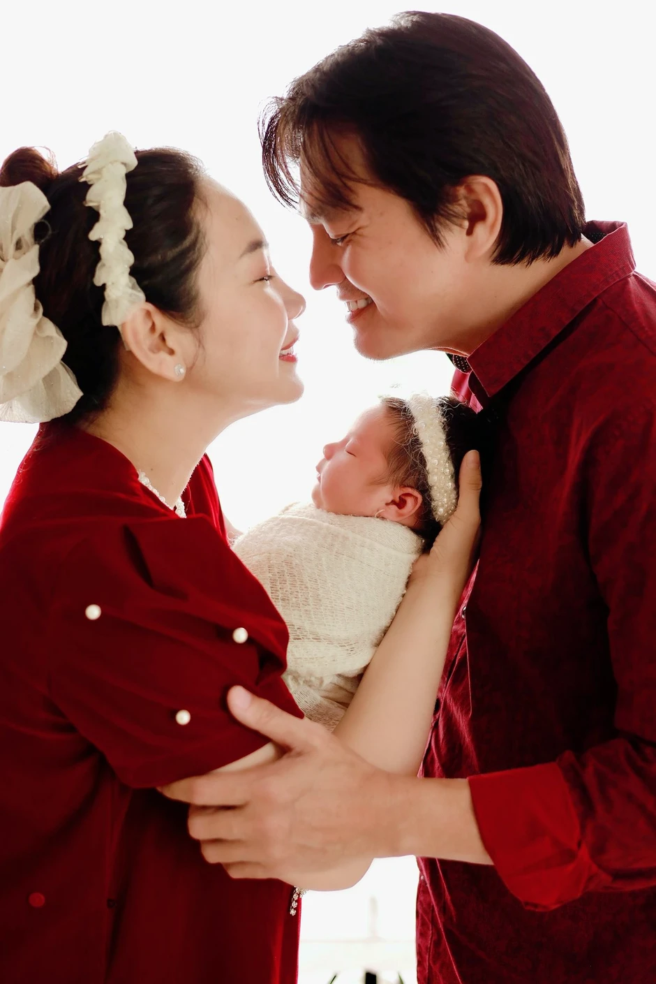 Cao Minh Đạt phụ vợ kém 8 tuổi bán nước hoa, 51 tuổi nuôi con mọn Cao Minh Đạt phụ vợ kém 8 tuổi bán nước hoa, 51 tuổi nuôi con mọn