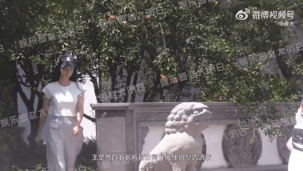 Cặp đôi đẹp nhất showbiz lộ clip vào khách sạn hẹn hò còn sống chung quấn quýt, ai dè chia tay bất thình lình