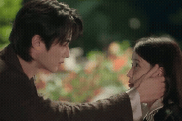 Cặp đôi Perfect Crown chạm môi là MXH bùng nổ