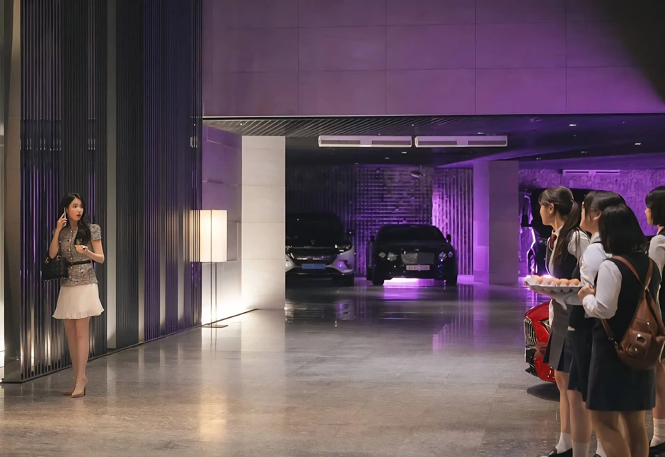 Cặp đôi Perfect Crown chạm môi là MXH bùng nổ