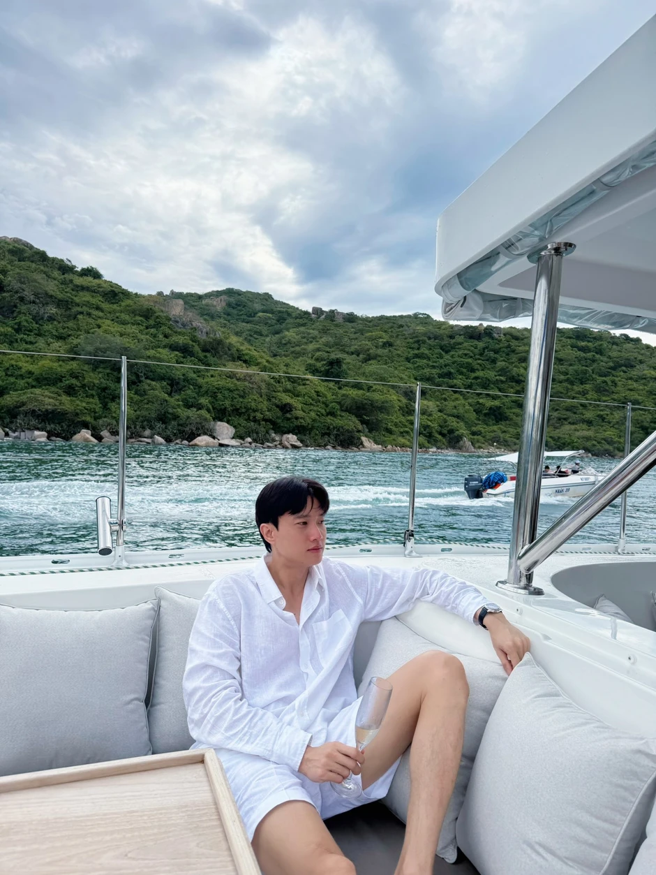 Chân dung chủ tịch thương hiệu mỳ bị đồn hẹn hò Ngọc Trinh, Tiểu Vy