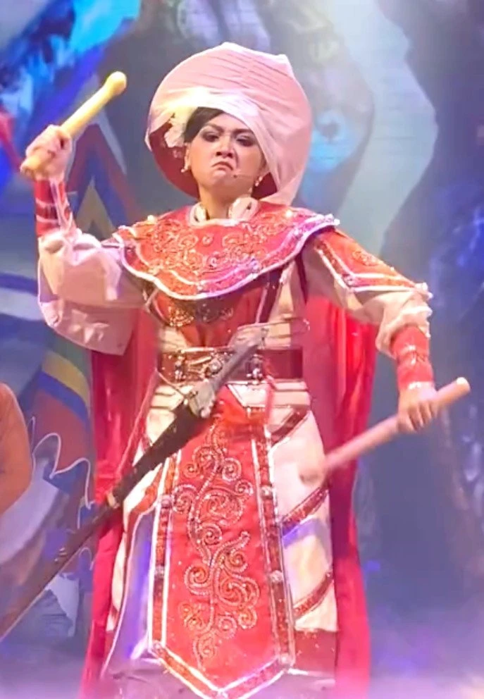 Cháu gái NSƯT Vũ Linh ngả ngớn dung tục và chuyện chi tiền để hát với diva, NSND