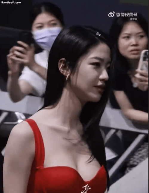 Chỉ cần nhìn mỹ nhân này 3 giây thôi là đêm nay khỏi ngủ: Vòng 1 cháy màn hình, đẹp mà body nuột kinh khủng