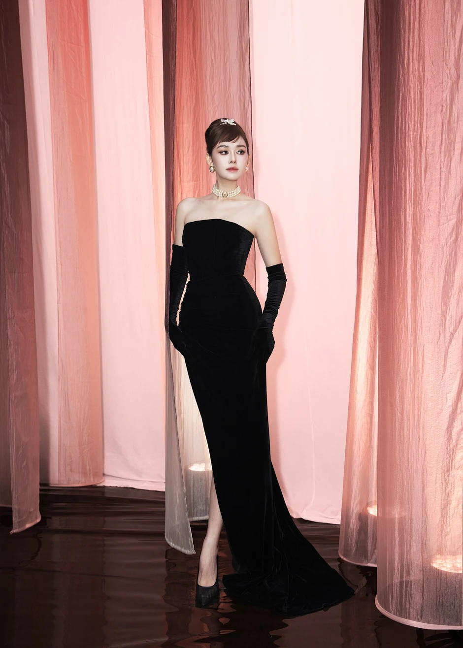 Chỉ duy nhất mỹ nhân này đứng kế Tiểu Vy - Thanh Thủy mà không bị lép vế