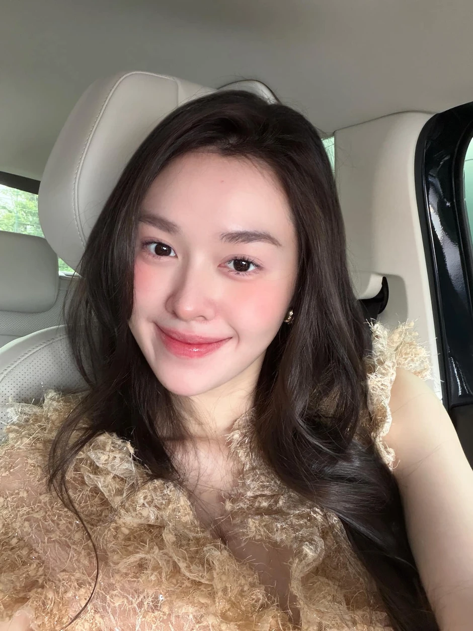 Chỉ duy nhất mỹ nhân này đứng kế Tiểu Vy - Thanh Thủy mà không bị lép vế