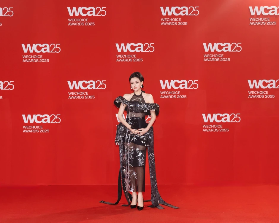 Chỉ duy nhất mỹ nhân này đứng kế Tiểu Vy - Thanh Thủy mà không bị lép vế