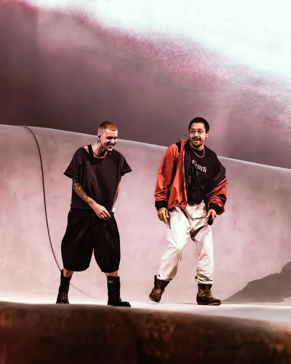 Chỉ Justin Bieber mới dám làm bật nhạc hát karaoke tại Coachella