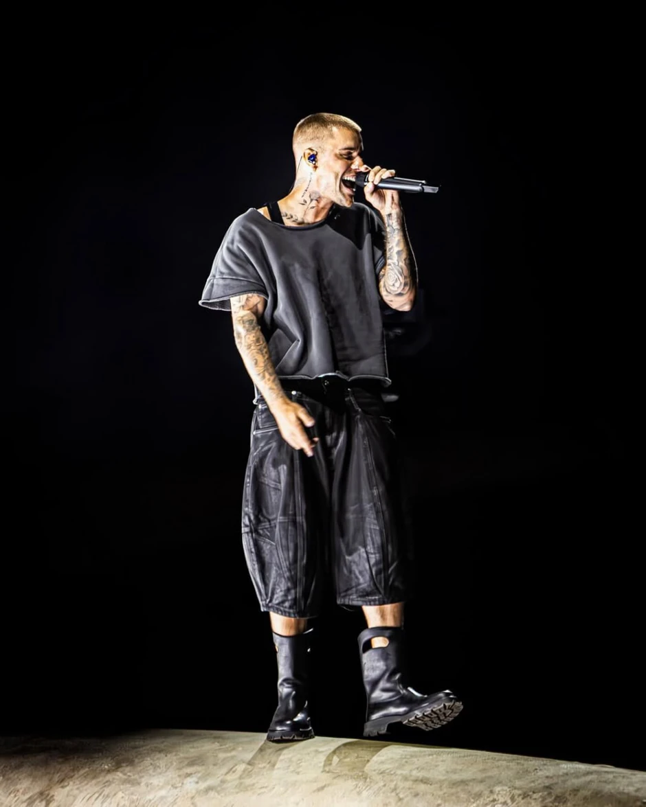 Chỉ Justin Bieber mới dám làm bật nhạc hát karaoke tại Coachella