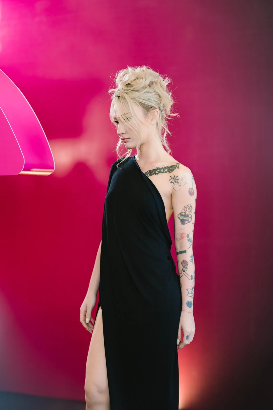 Chi Pu bị tóm dính lúc nửa đêm, ai dè bị bóng lưng của mỹ nhân Việt này giật spotlight