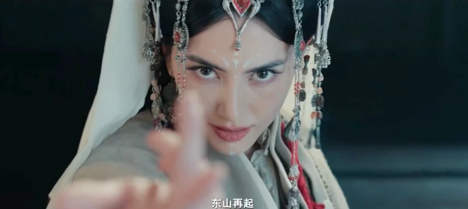 Chiếc váy mỏng tang, mặc như không mặc khiến nữ diễn viên bị mắng “không biết xấu hổ” Chiếc váy mỏng tang, mặc như không mặc khiến nữ diễn viên bị mắng “không biết xấu hổ”