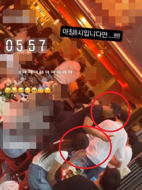 Chồng cầu thủ của mỹ nhân showbiz lộ ảnh ngoại tình với gái lạ ở bar, hôn nhân không thể cứu vãn