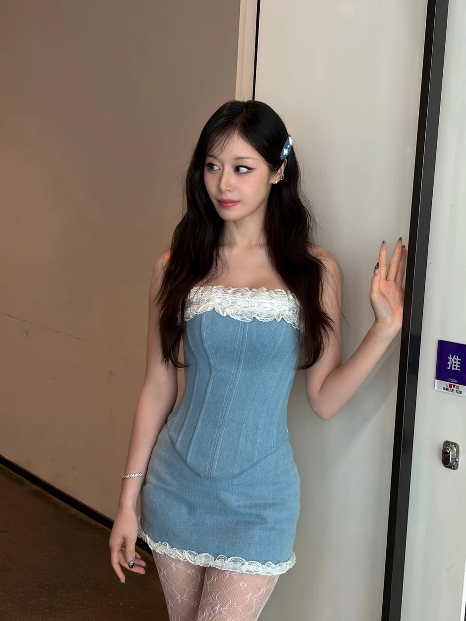 Chồng cầu thủ của mỹ nhân showbiz lộ ảnh ngoại tình với gái lạ ở bar, hôn nhân không thể cứu vãn