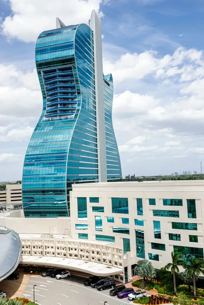 Chồng cũ của Cardi B vừa bị bắn ngay sau khi chụp hình với fan, tình trạng hiện tại ra sao? Chồng cũ của Cardi B vừa bị bắn ngay sau khi chụp hình với fan, tình trạng hiện tại ra sao?