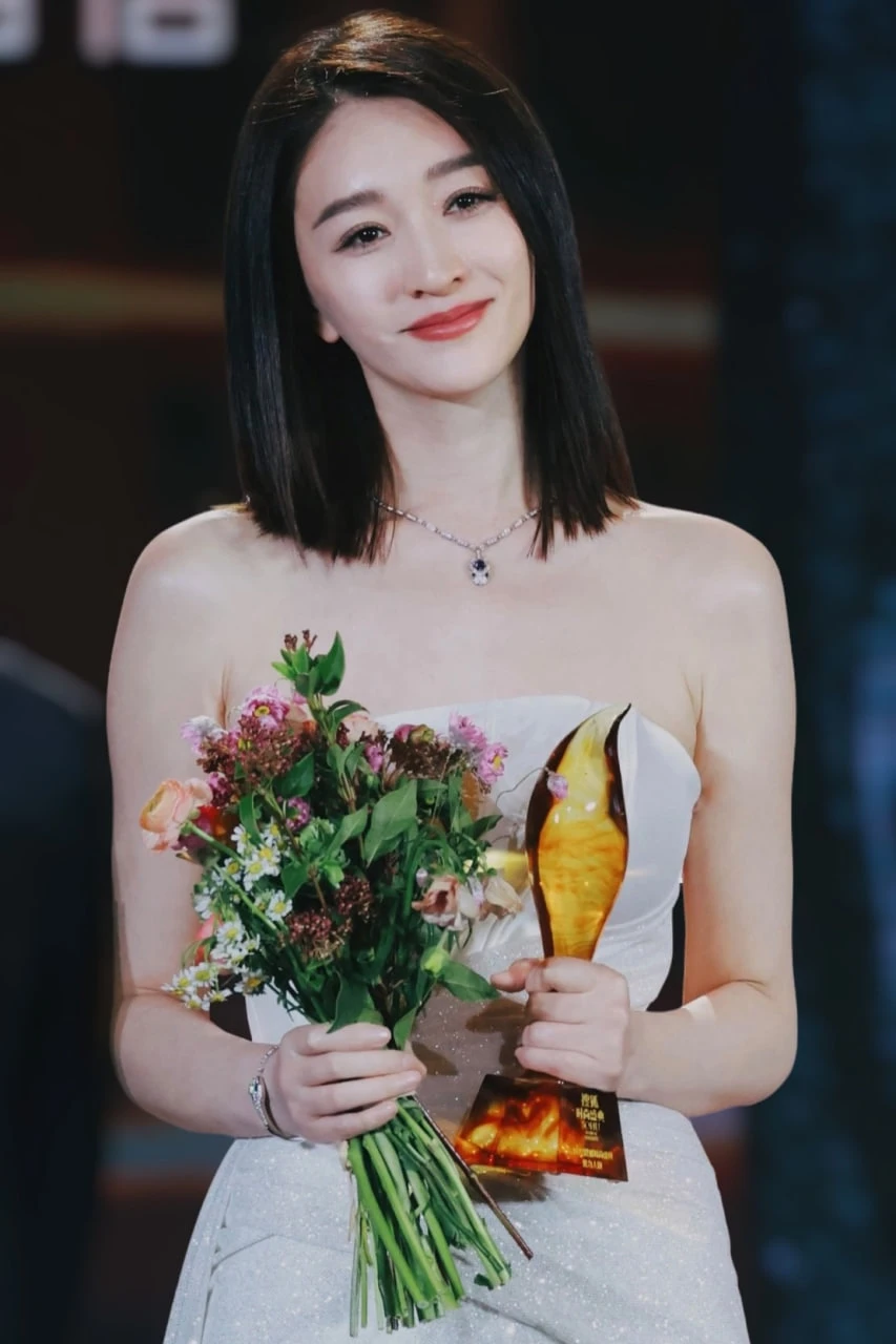 Chông gai đầu tiên của Trang Pháp ở Đạp Gió bản Trung: Đối đầu mỹ nhân “hát dở nhất showbiz”