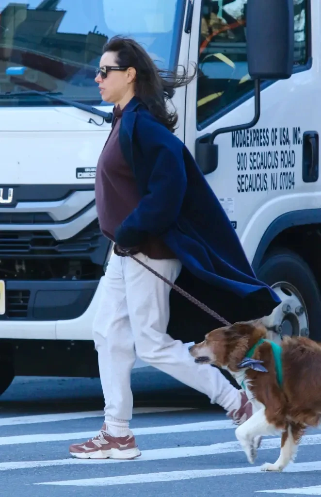 Chồng mất đúng 1 năm, nữ diễn viên gây xôn xao khi mang thai với bạn diễn