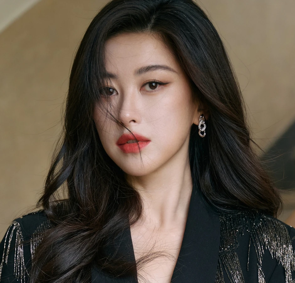 Chu Châu làm lao công mà đẹp hơn cả phu nhân hào môn