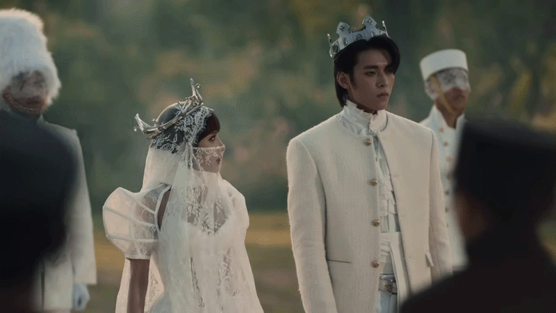 Chưa bao giờ thấy LyLy bầm dập trầy trụa thế này Chưa bao giờ thấy LyLy bầm dập trầy trụa thế này