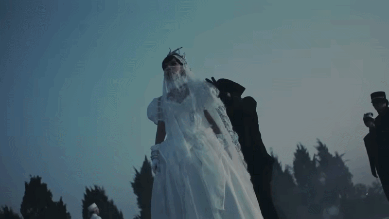 Chưa bao giờ thấy LyLy bầm dập trầy trụa thế này Chưa bao giờ thấy LyLy bầm dập trầy trụa thế này