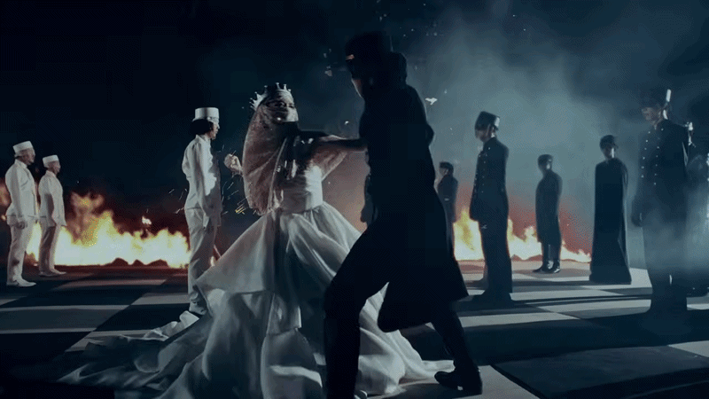 Chưa bao giờ thấy LyLy bầm dập trầy trụa thế này Chưa bao giờ thấy LyLy bầm dập trầy trụa thế này