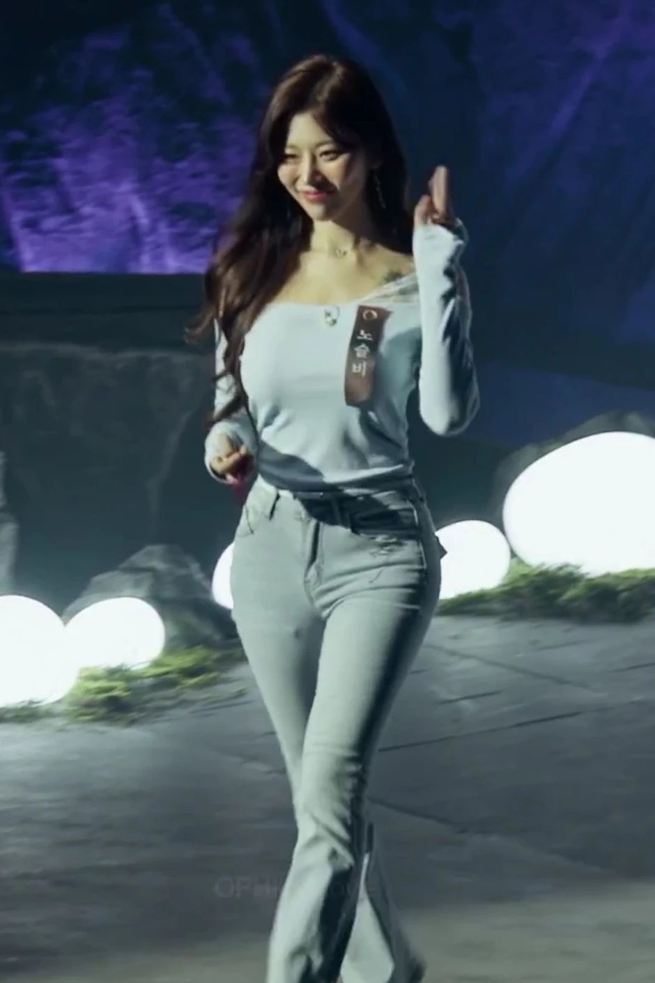 Chùm ảnh bà đồng mặc bikini gây xôn xao dư luận Hàn Chùm ảnh bà đồng mặc bikini gây xôn xao dư luận Hàn