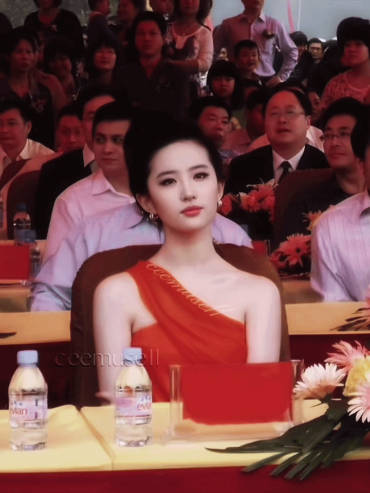 Clip năm 2009 đã dự báo trước về độ hot của Lưu Diệc Phi, mỹ nhân 22 tuổi vươn mình một bước thành "thần tiên tỷ tỷ"