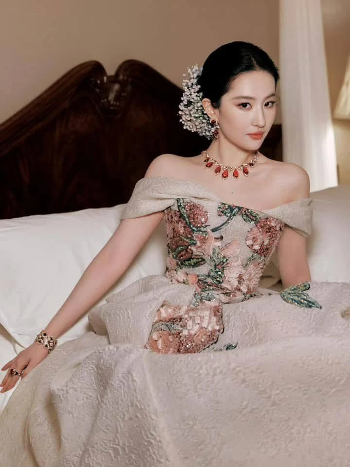 Clip năm 2009 đã dự báo trước về độ hot của Lưu Diệc Phi, mỹ nhân 22 tuổi vươn mình một bước thành "thần tiên tỷ tỷ"